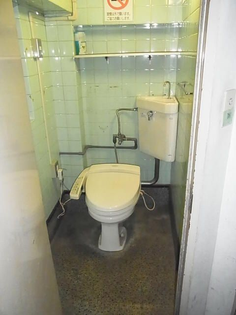 大阪市浪速区日本橋４丁目の店舗事務所のトイレ