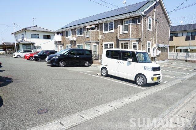 ハウスガーデン楡木４番館の駐車場