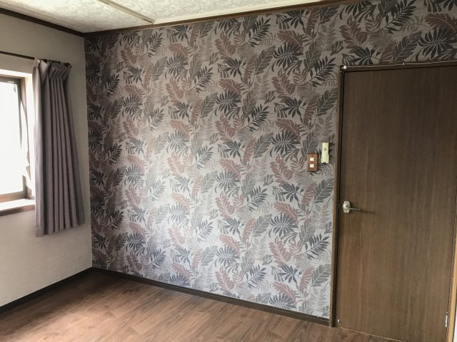 『吹上駅』南口11分の中古戸建。南西接道で陽当たり良好の洋室