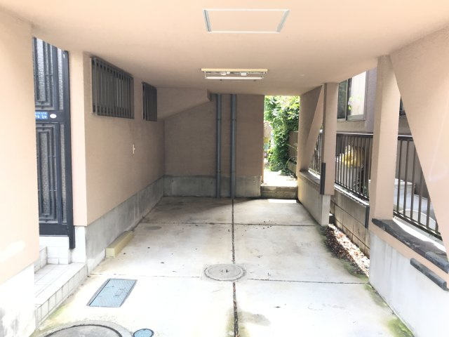 『吹上駅』南口11分の中古戸建。南西接道で陽当たり良好のその他|駐車スペース
