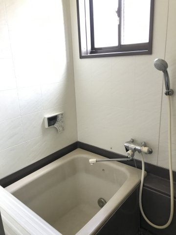 『吹上駅』南口11分の中古戸建。南西接道で陽当たり良好の浴室