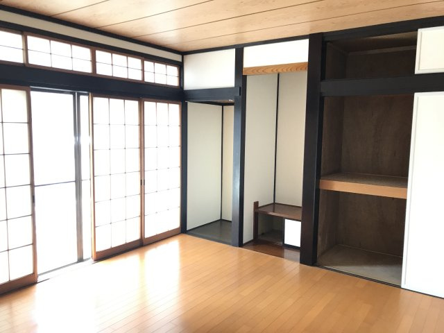 『吹上駅』南口11分の中古戸建。南西接道で陽当たり良好の洋室