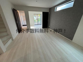 【居間・リビング】 | 神戸市垂水区神陵台8丁目　新築戸建1号棟　仲介手数料無料！ | リビングです