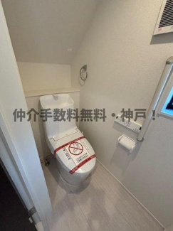 【トイレ】 | 神戸市垂水区神陵台8丁目　新築戸建1号棟　仲介手数料無料！ | ゆったりとした空間のトイレです