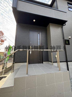 【玄関】 | 神戸市垂水区神陵台8丁目　新築戸建1号棟　仲介手数料無料！ | シンプルで使いやすい玄関です
