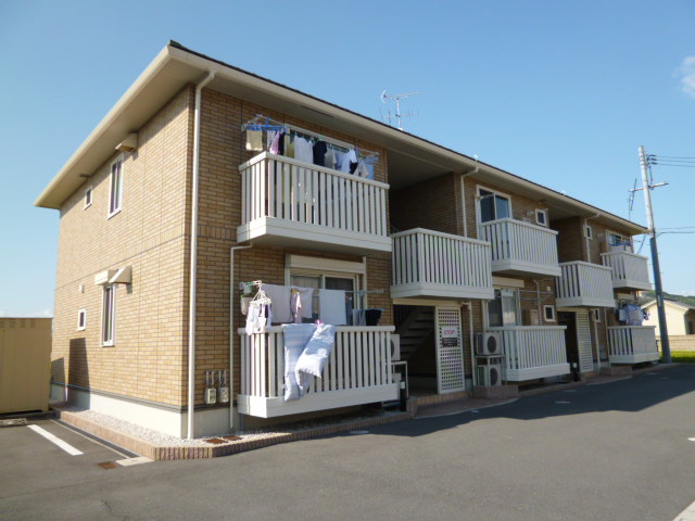 倉敷市連島町鶴新田のアパートの外観
