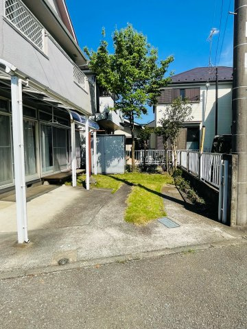 あきる野市瀬戸岡　中古戸建の駐車場|２台駐車可能！(車種による)