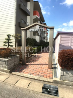 【エントランス】 | 同型タイプ毎日通るエントランスはこのようになっています