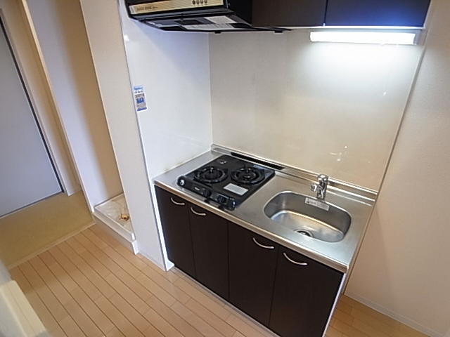 神戸市兵庫区西宮内町の賃貸マンションのキッチン|システムキッチン（ガス２口）