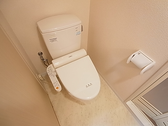 神戸市兵庫区西宮内町の賃貸マンションのトイレ|ウォシュレット付トイレ