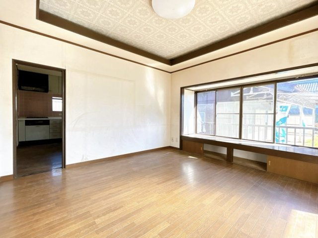 【居間・リビング】 | 熊谷市弁財　中古戸建