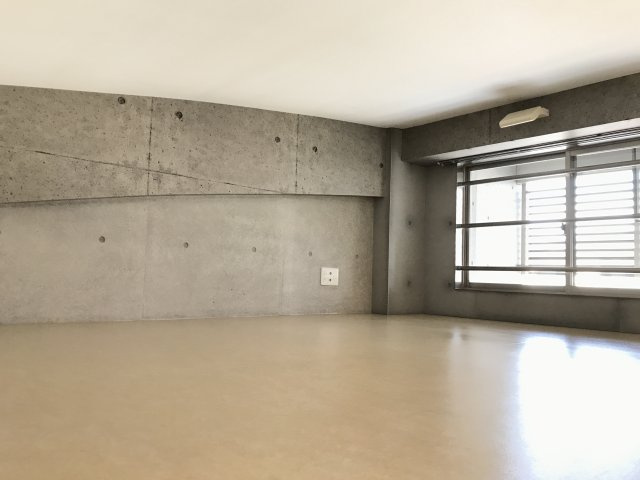 エグゼK&KⅢのその他共用部分|大きな窓付きで日当たり良好のバルコニー