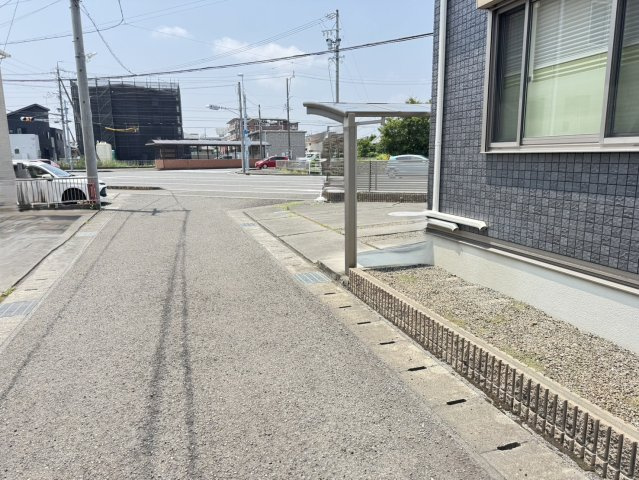 焼津市　五ケ堀之内　中古住宅　3LDKの前面道路含む現地写真