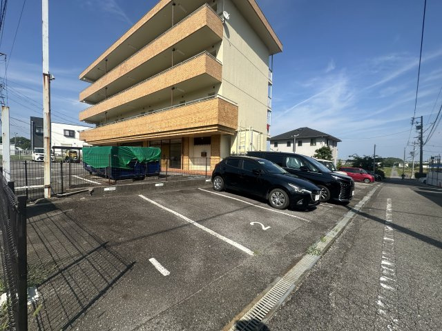 フレンドリーハイツおがわの駐車場