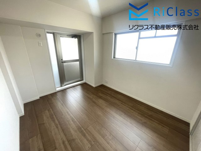 ワコーレグランディール御旅の洋室|明るい洋室です