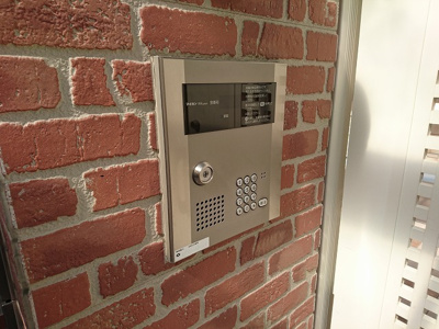 【セキュリティ】 | シエテ淡路 | オートロックがあるので安心です