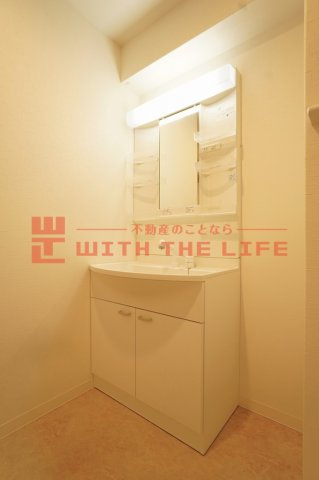 ロジュマン エスト【キャッシュバック対象物件】の独立洗面台|独立洗面台、小物を置くことができて便利です