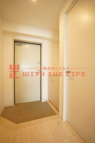 ロジュマン エスト【キャッシュバック対象物件】の玄関|収納もある玄関です