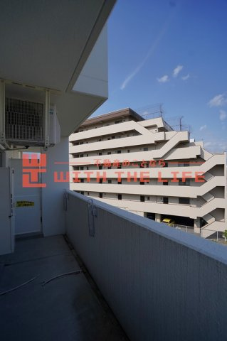 ロジュマン エスト【キャッシュバック対象物件】のバルコニー|暖かな日差しのふりそそぐバルコニー