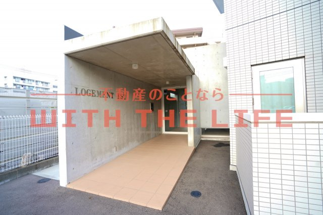 ロジュマン エスト【キャッシュバック対象物件】のエントランス|ゆとりのあるエントランスです