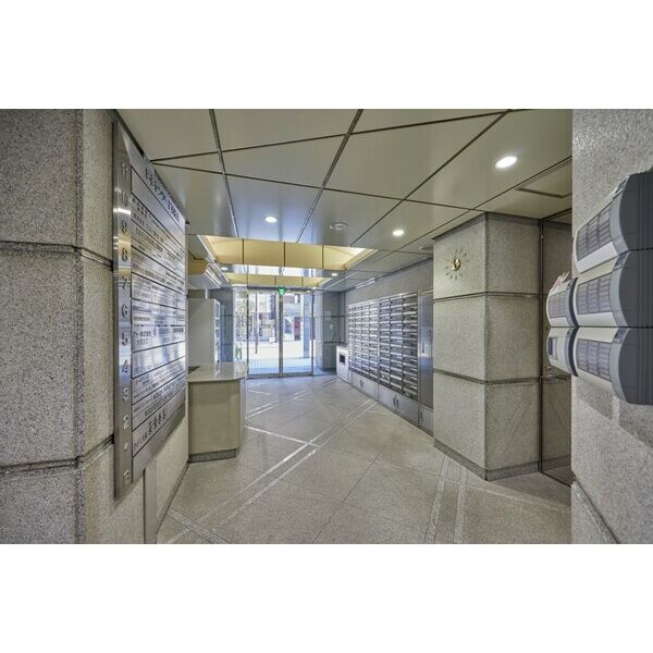 若杉センタービル別館のエントランス