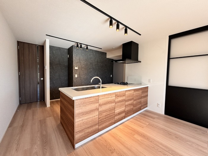 ロイヤルグレースのキッチン|3口コンロ・グリル付のシステムキッチンです♪