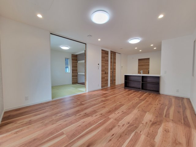 備前・新築戸建の居間・リビング