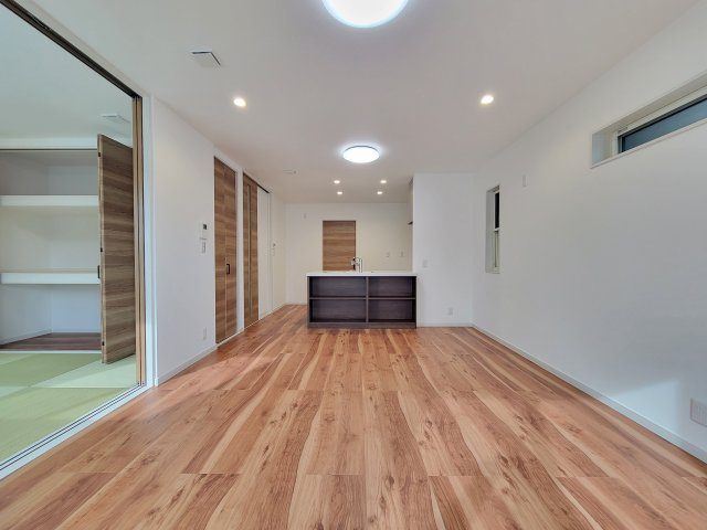 備前・新築戸建の居間・リビング