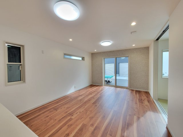 備前・新築戸建の居間・リビング