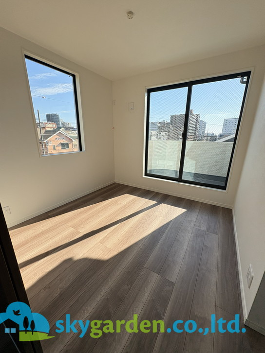 藤沢市湘南台4丁目4期　新築戸建　全2棟1号棟の洋室|きれいな洋室です