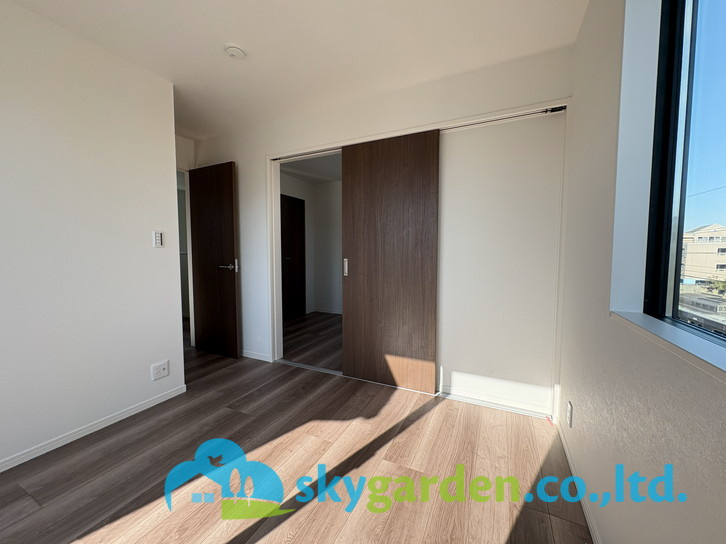 藤沢市湘南台4丁目4期　新築戸建　全2棟1号棟の洋室|きれいな洋室です