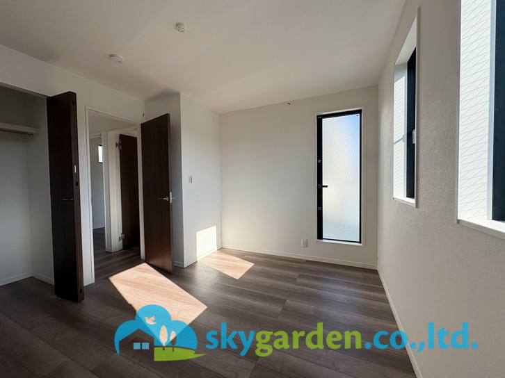 藤沢市湘南台4丁目4期　新築戸建　全2棟1号棟の寝室|落ち着いた色調の寝室です