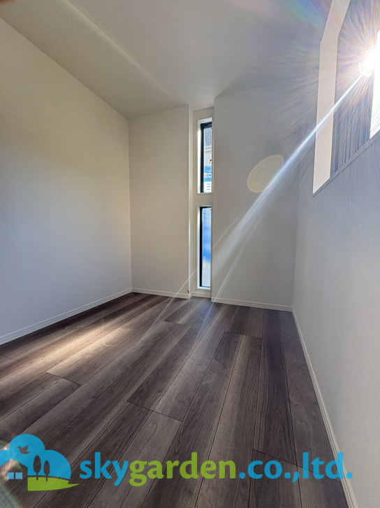 藤沢市湘南台4丁目4期　新築戸建　全2棟1号棟の寝室|開放的な寝室です