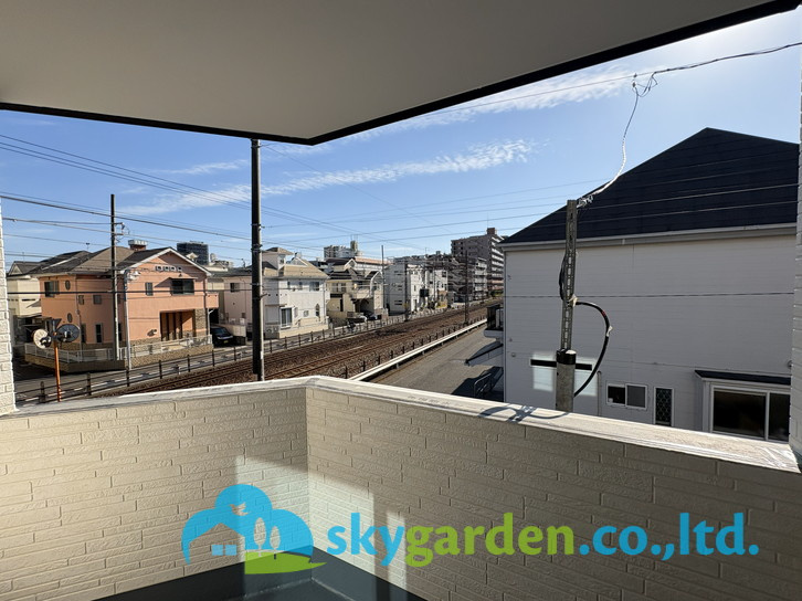 藤沢市湘南台4丁目4期　新築戸建　全2棟1号棟のバルコニー|開放的で明るい空間を演出してくれるバルコニーです