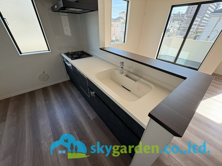 藤沢市湘南台4丁目4期　新築戸建　全2棟1号棟のキッチン|キッチンでお料理をお楽しみください