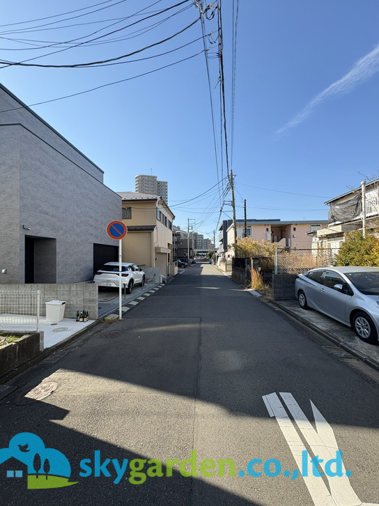 藤沢市湘南台4丁目4期　新築戸建　全2棟1号棟の前面道路含む現地写真|前面道路含む現地写真です