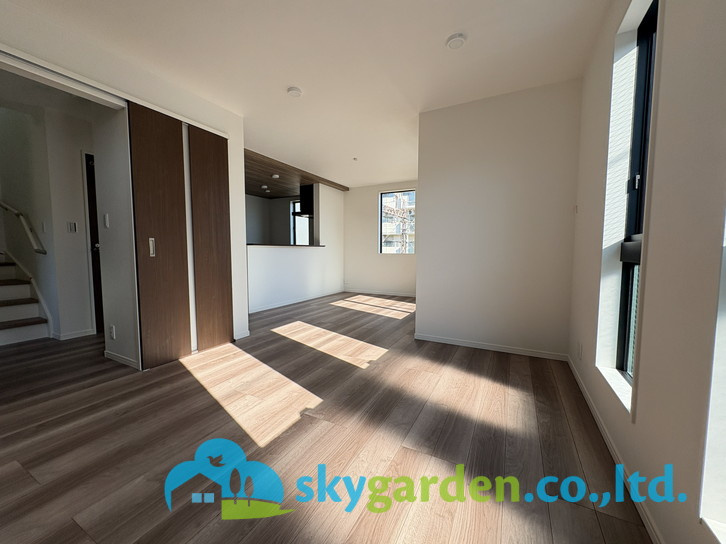 藤沢市湘南台4丁目4期　新築戸建　全2棟1号棟の居間・リビング|使いやすい居間です