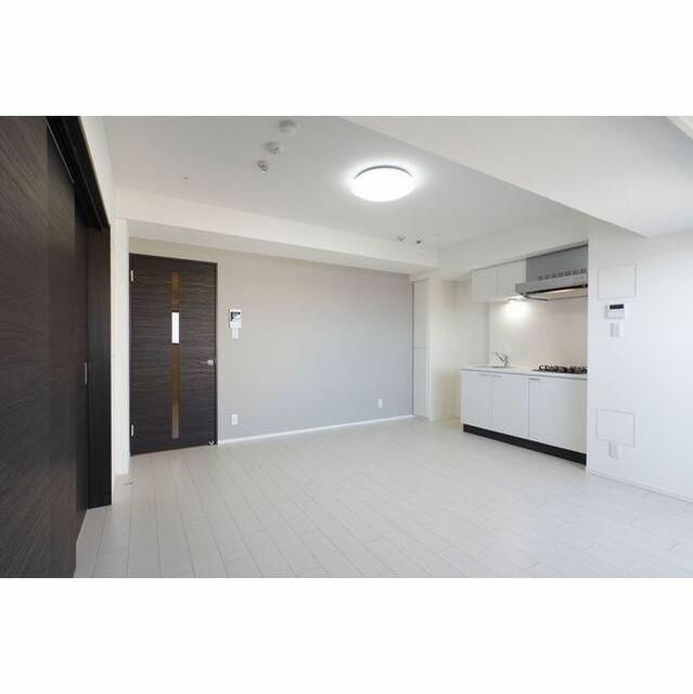 ＯＰＥＮ　ＢＬＯＯＭ　ＳＵＭＩＤＡ　ＹＡＨＩＲＯの居間・リビング