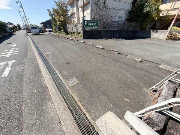 ラ・ソーティム・ドゥ・プリムベルの駐車場|共用駐車場