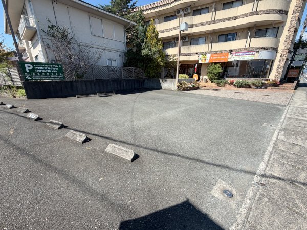 ラ・ソーティム・ドゥ・プリムベルの駐車場|共用駐車場