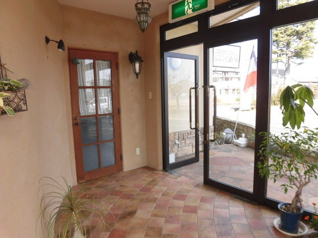 ラ・ソーティム・ドゥ・プリムベルのエントランス