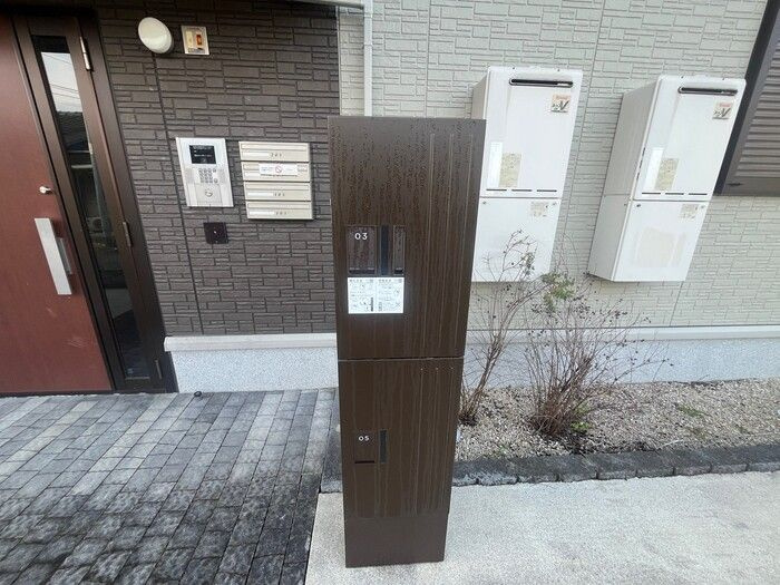 コンパルティアのエントランス|宅配BOX付で荷物の受取に便利です★