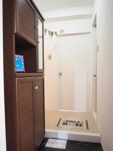 フルーレ南堀江の玄関|シューズボックスはついてません