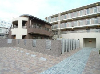 【外観】 | 鉄筋コンクリート造のがっちりとした建物。