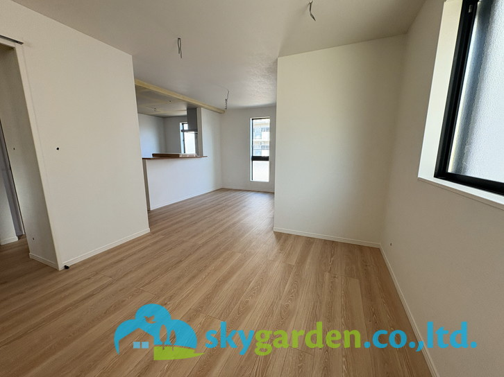 藤沢市湘南台4丁目4期　新築戸建　全2棟2号棟の居間・リビング