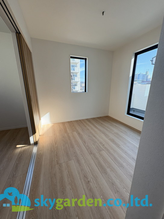 藤沢市湘南台4丁目4期　新築戸建　全2棟2号棟の洋室|ゆったりした洋室です