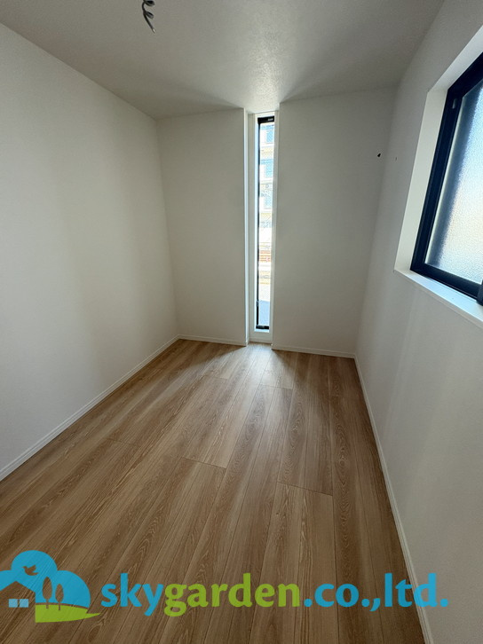 藤沢市湘南台4丁目4期　新築戸建　全2棟2号棟の寝室|開放的な寝室です