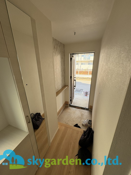 藤沢市湘南台4丁目4期　新築戸建　全2棟2号棟の玄関|きれいな玄関です