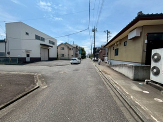 【前面道路含む現地写真】