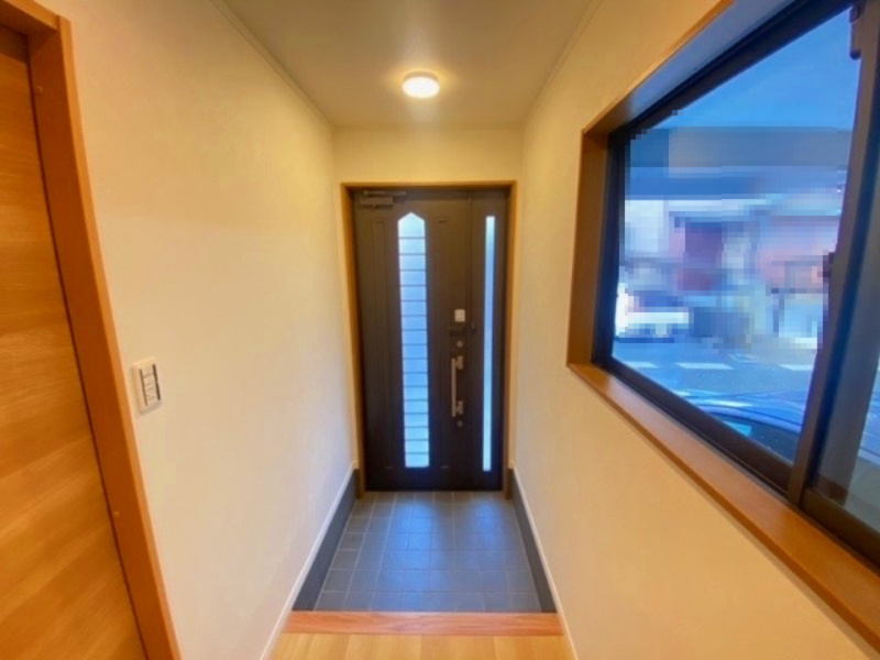 【価格改定】長岡京市東神足1丁目の玄関|シューズボックスも置ける広さの玄関です！